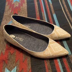 Dr. Scholl's Women’s Leader Pointed Toe Flats